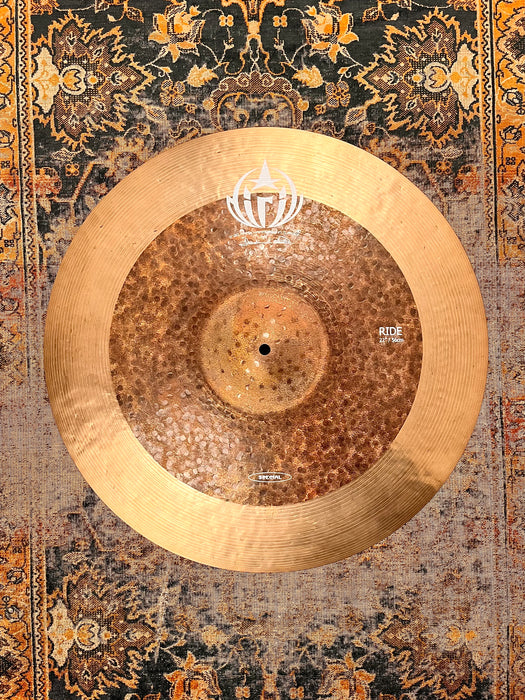 CUSTOM HYBRID Dry 1/2 TURK Diril Ride 22” 3452 g 1/2 TRADITIONAL Hand Hammered Stunning!
