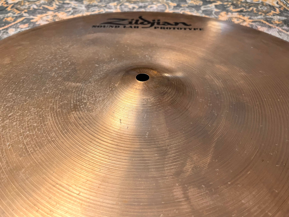 Unique Zildjian AVEDIS PROTOTYPE MINI CUP 21” 2180 g MINI BELL SWEET Controlled Mellow
