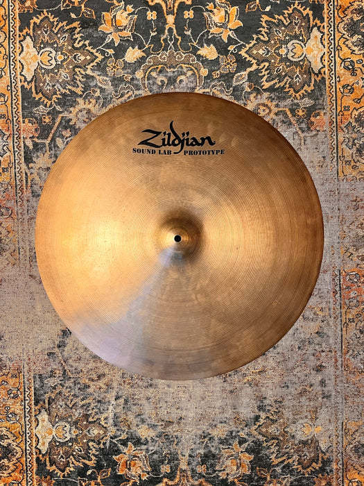 Unique Zildjian AVEDIS PROTOTYPE MINI CUP 21” 2180 g MINI BELL SWEET Controlled Mellow
