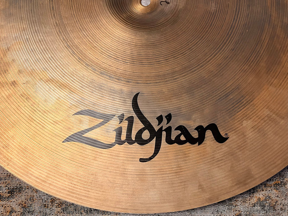Unique Zildjian AVEDIS PROTOTYPE MINI CUP 21” 2180 g MINI BELL SWEET Controlled Mellow