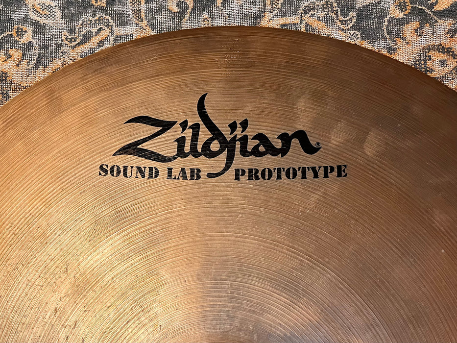 Unique Zildjian AVEDIS PROTOTYPE MINI CUP 21” 2180 g MINI BELL SWEET Controlled Mellow