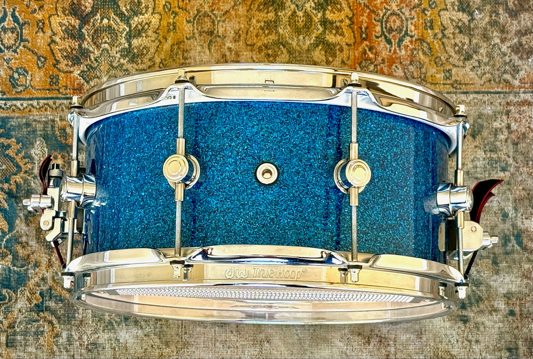 UNIQUE DW Made in U.S.A Collector’s Series SANTA MONICA Snare 5.5” X 12” BLUE GLASS GLITTER w MINI LUGS