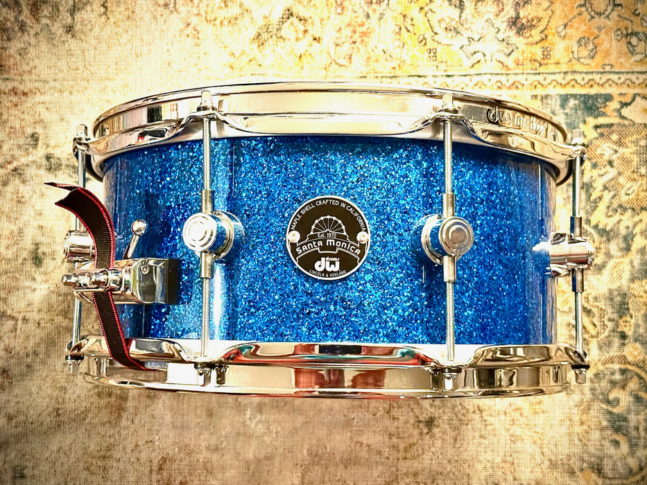 UNIQUE DW Made in U.S.A Collector’s Series SANTA MONICA Snare 5.5” X 12” BLUE GLASS GLITTER w MINI LUGS