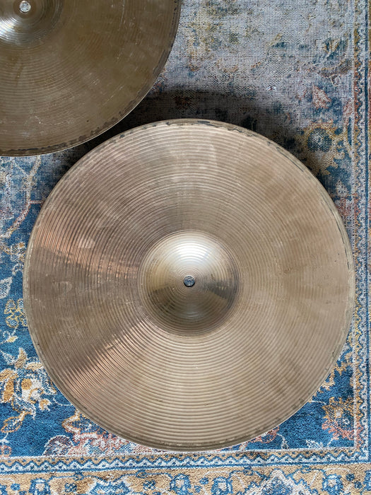 CRISP DARKER BRILLIANT Zildjian New Beat Hihats 14” 1076 1358 g SHIMMERING