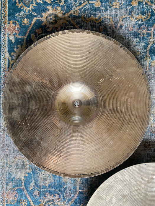CRISP DARKER BRILLIANT Zildjian New Beat Hihats 14” 1076 1358 g SHIMMERING