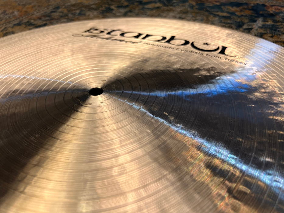 Dark Low Pitched Smoky Focused Istanbul Vezir Flat Ride 21” 2192 g