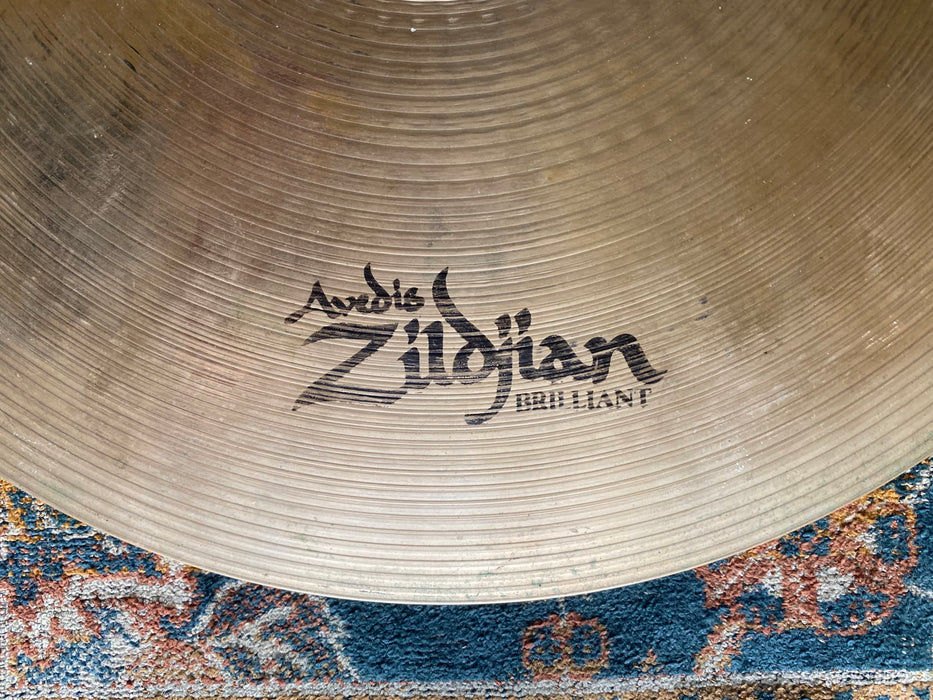 CRISP DARKER BRILLIANT Zildjian New Beat Hihats 14” 1076 1358 g SHIMMERING