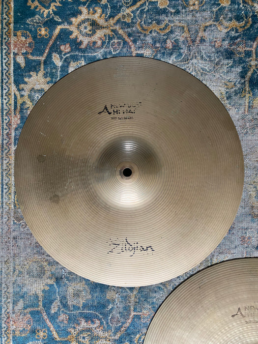 CRISP DARKER BRILLIANT Zildjian New Beat Hihats 14” 1076 1358 g SHIMMERING